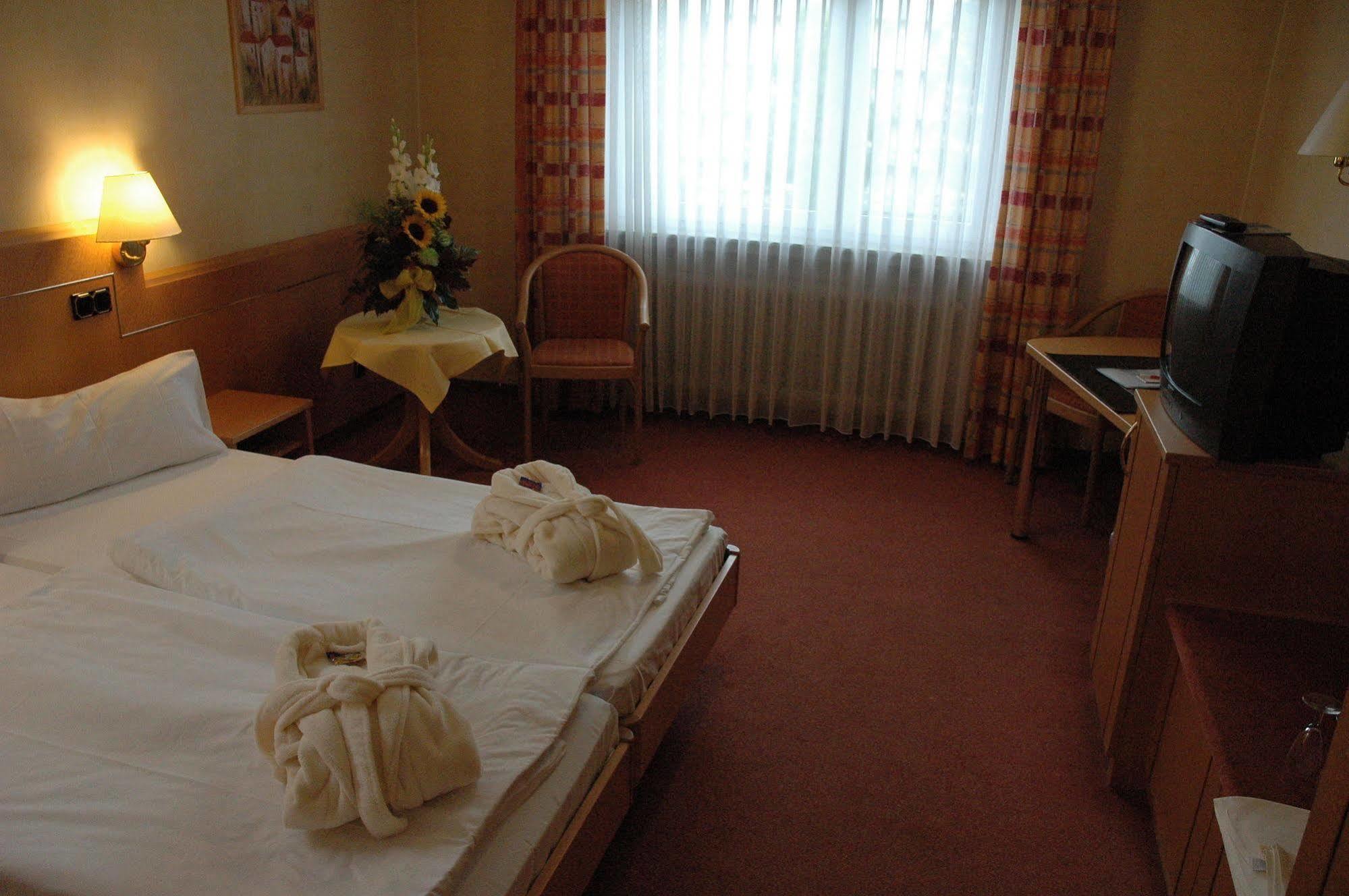 Kishotel Am Kurpark Bad Soden-Salmünster Exteriör bild